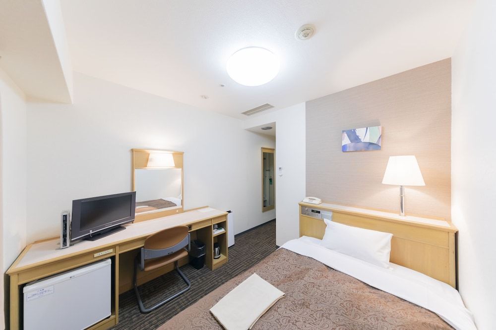 Semi Double Room, Smoking