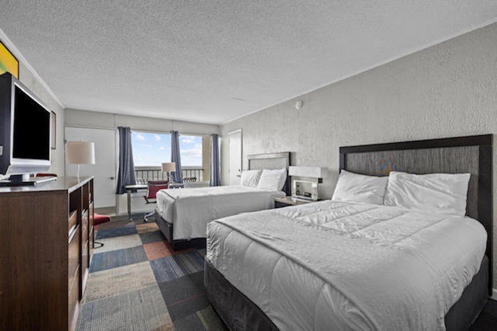 Oasis Hotel Basic Double Room, 2 Double Beds, Oceanfront 3