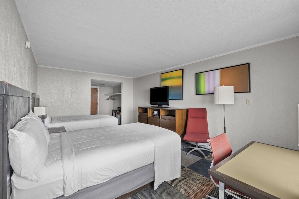 Oasis Hotel Basic Double Room, 2 Double Beds, Oceanfront 4