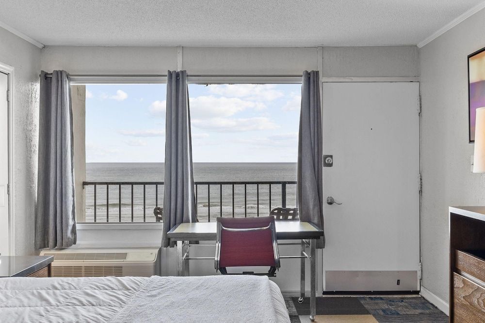 Oasis Hotel Basic Single Room, 1 King Bed 5