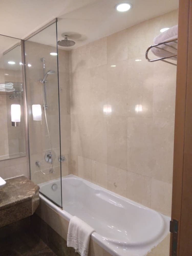 Novotel Dammam Business Park Standard Room, 2 Twin Beds 4