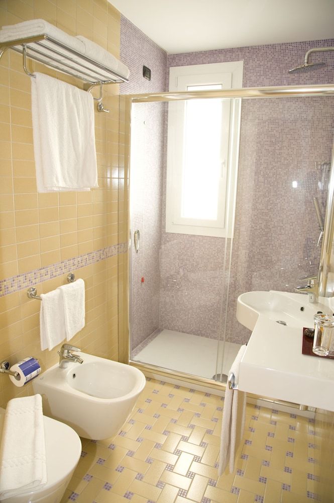 Artemis Hotel Standard Room 6