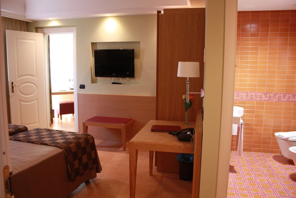 Artemis Hotel Economy Room, Connecting Rooms 7