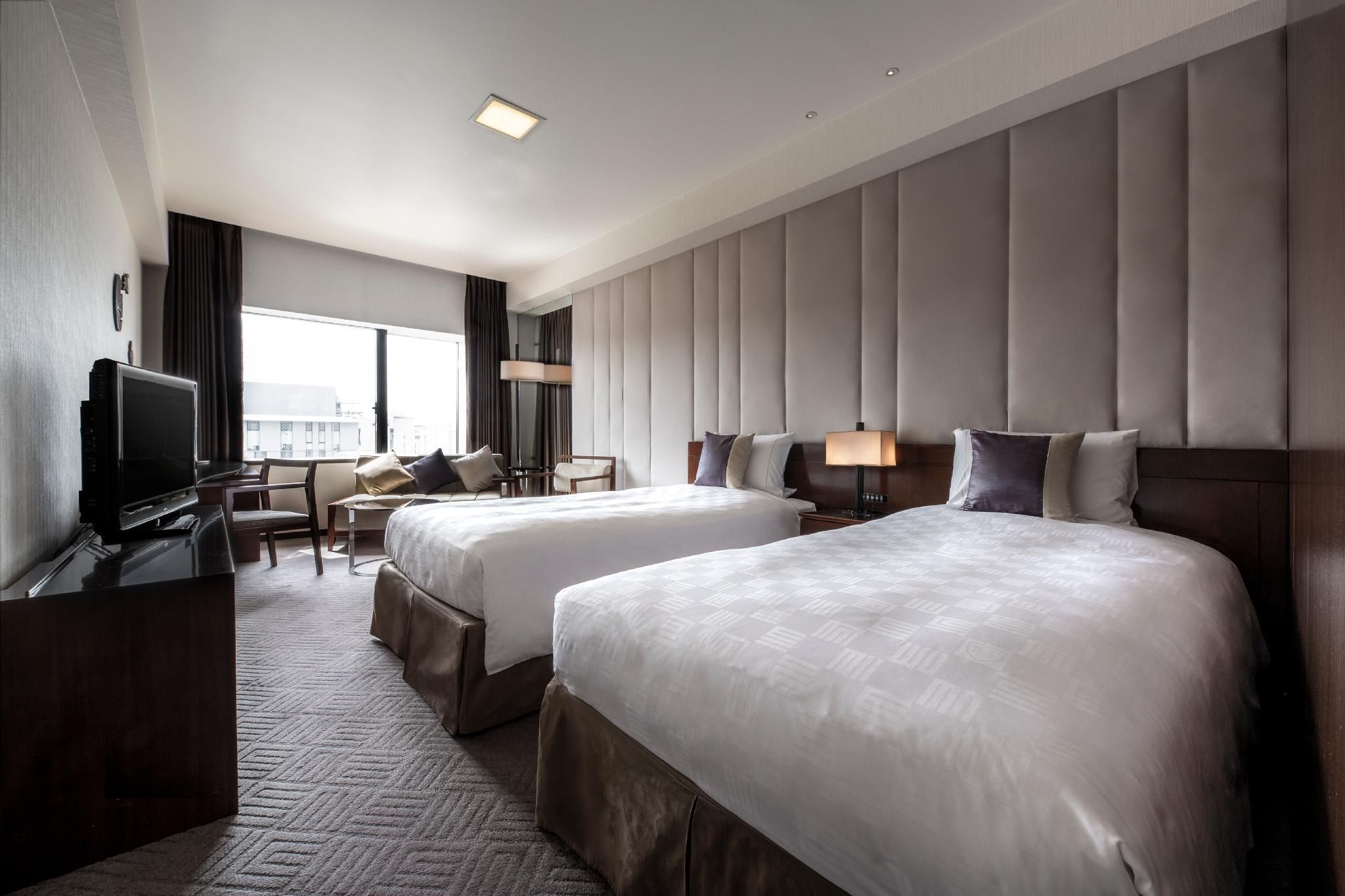 Premium Corner Twin Room