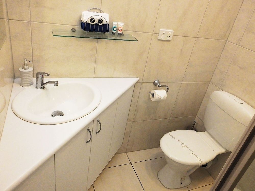 Edinburgh Motor Inn Family Quadruple Room, 1 Bedroom 2