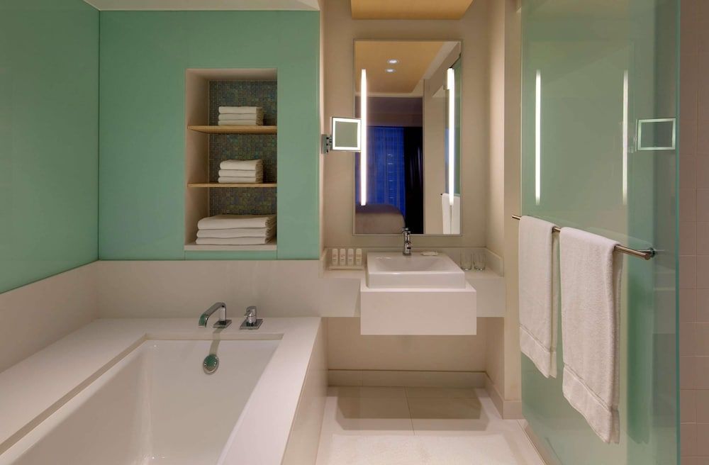 undefined Radisson Blu Aqua Hotel Chicago 10