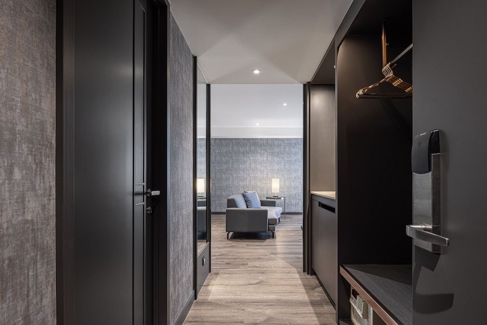 Lakeshore Hotel Metropolis I Premier Family Room 4