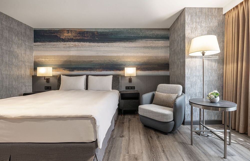 Lakeshore Hotel Metropolis I Deluxe Queen Room 3