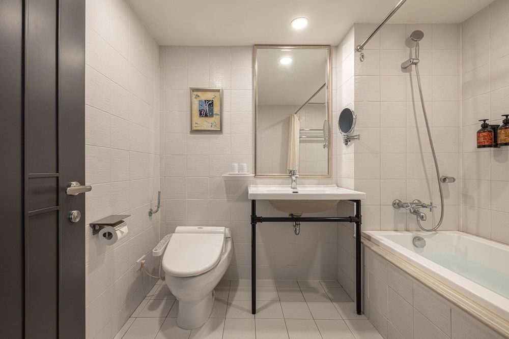 Lakeshore Hotel Metropolis I Superior Queen Room 5