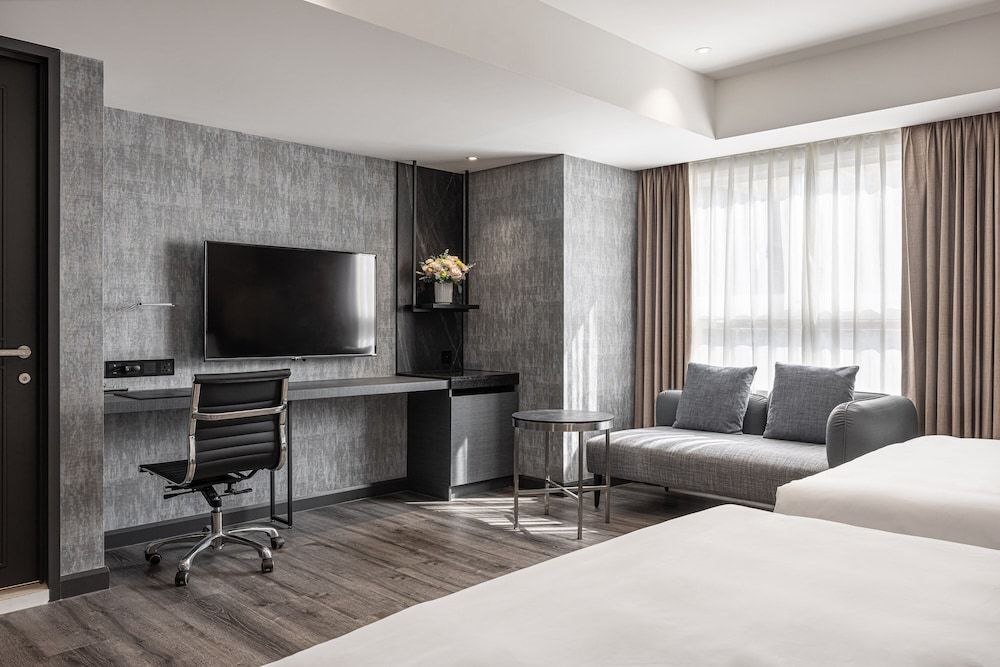 Deluxe Family Room