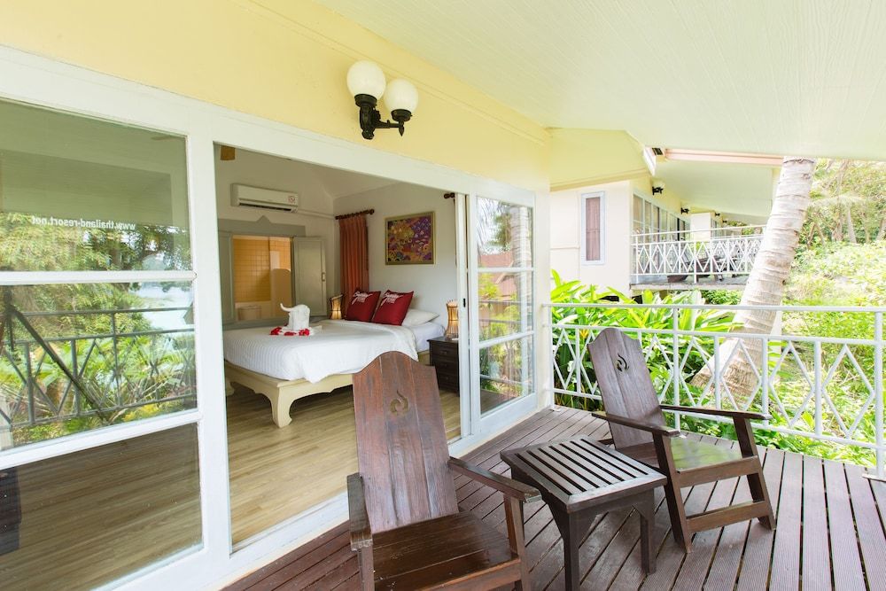 Bay View Resort and Premier Resort Deluxe Room 5