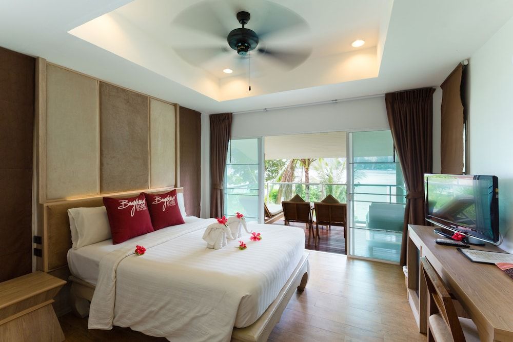 Bay View Resort and Premier Resort Deluxe Room 6