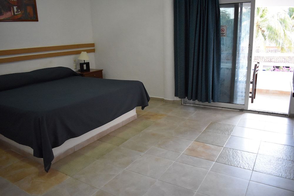 Hotel Plaza Almendros, Isla Mujeres Standard Room, 1 King Bed 6