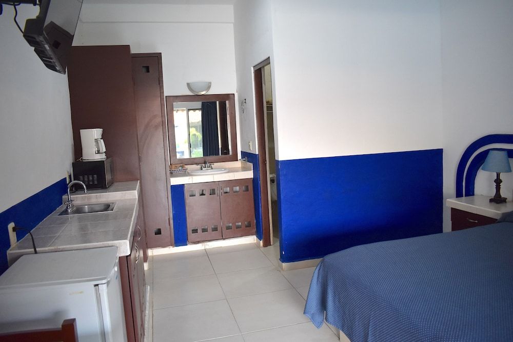 Hotel Plaza Almendros, Isla Mujeres Standard Room 12