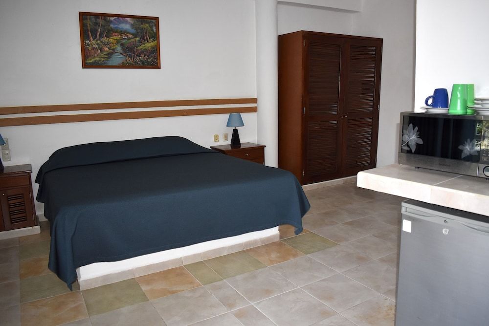 Hotel Plaza Almendros, Isla Mujeres Standard Room, 1 King Bed 2