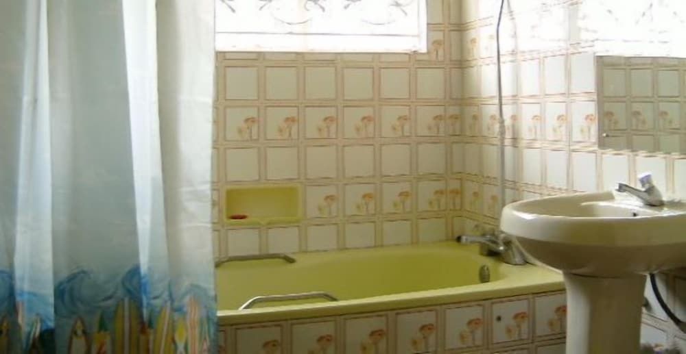 Fahari Guest House Standard Room 11