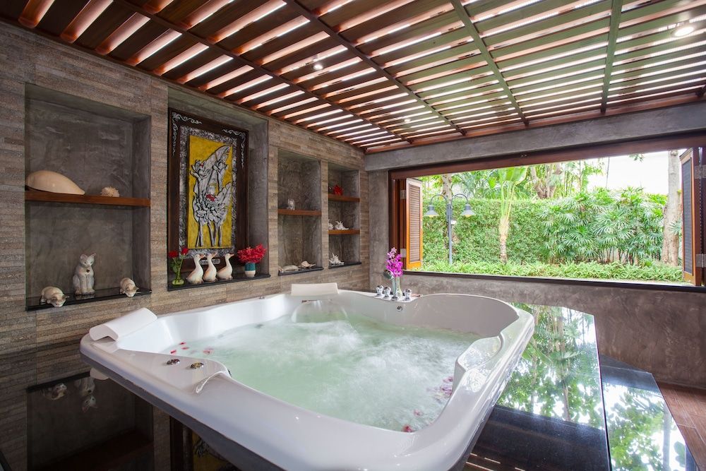 Private Spa Tub