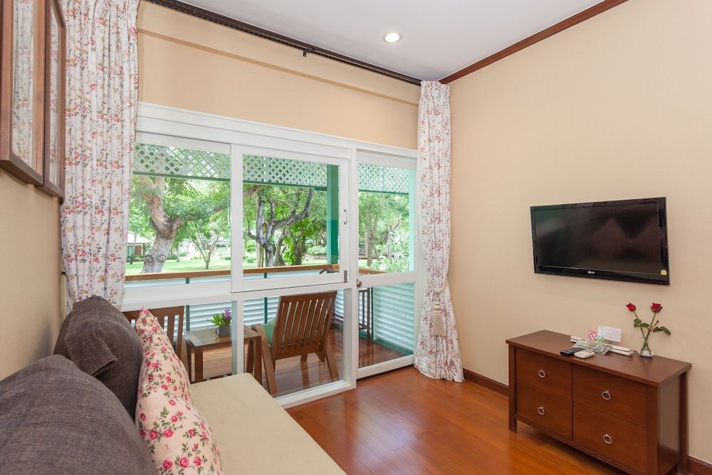 Raya Resort Beach front - The Most Green Resort in Cha-am Deluxe Twin Room, Garden View 4