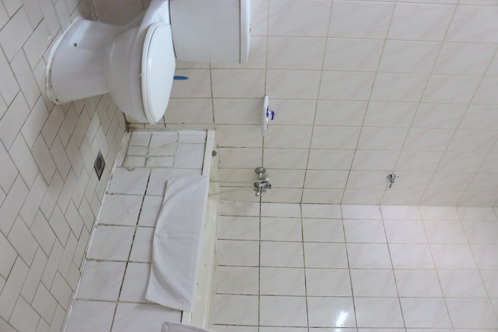 Prestige Hotel Double Room, Bathtub 5