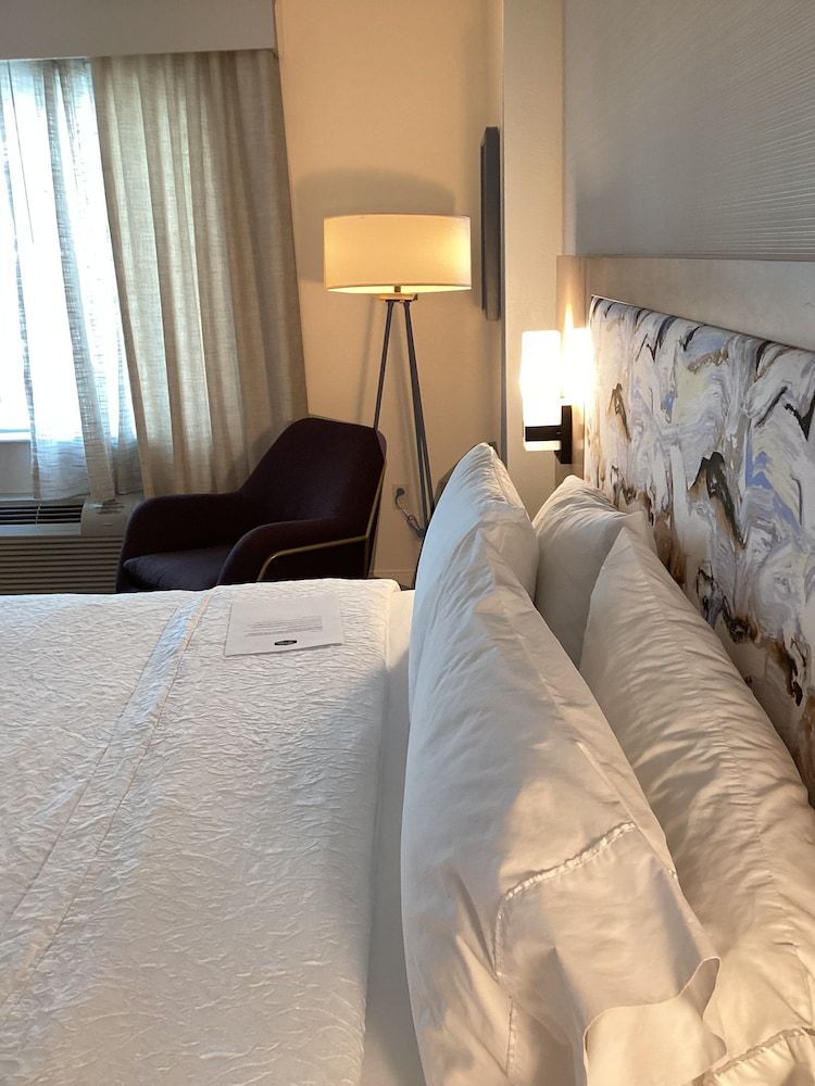 Hampton Inn & Suites Miami/Brickell-Downtown Room, 1 King Bed, Non Smoking 3