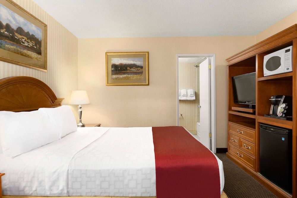 Standard Room, 1 Queen Bed