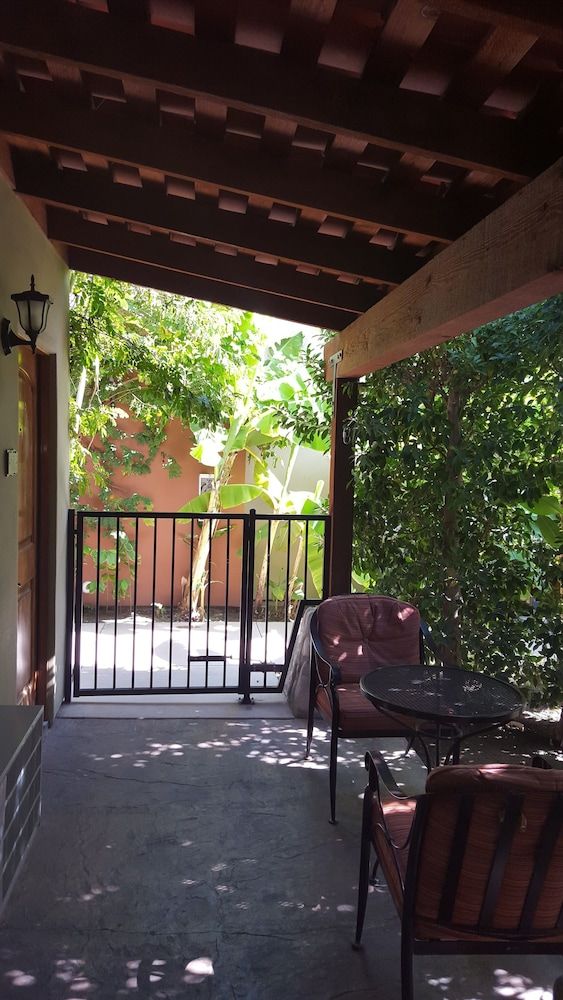 Los Arboles Hotel Signature Room 6