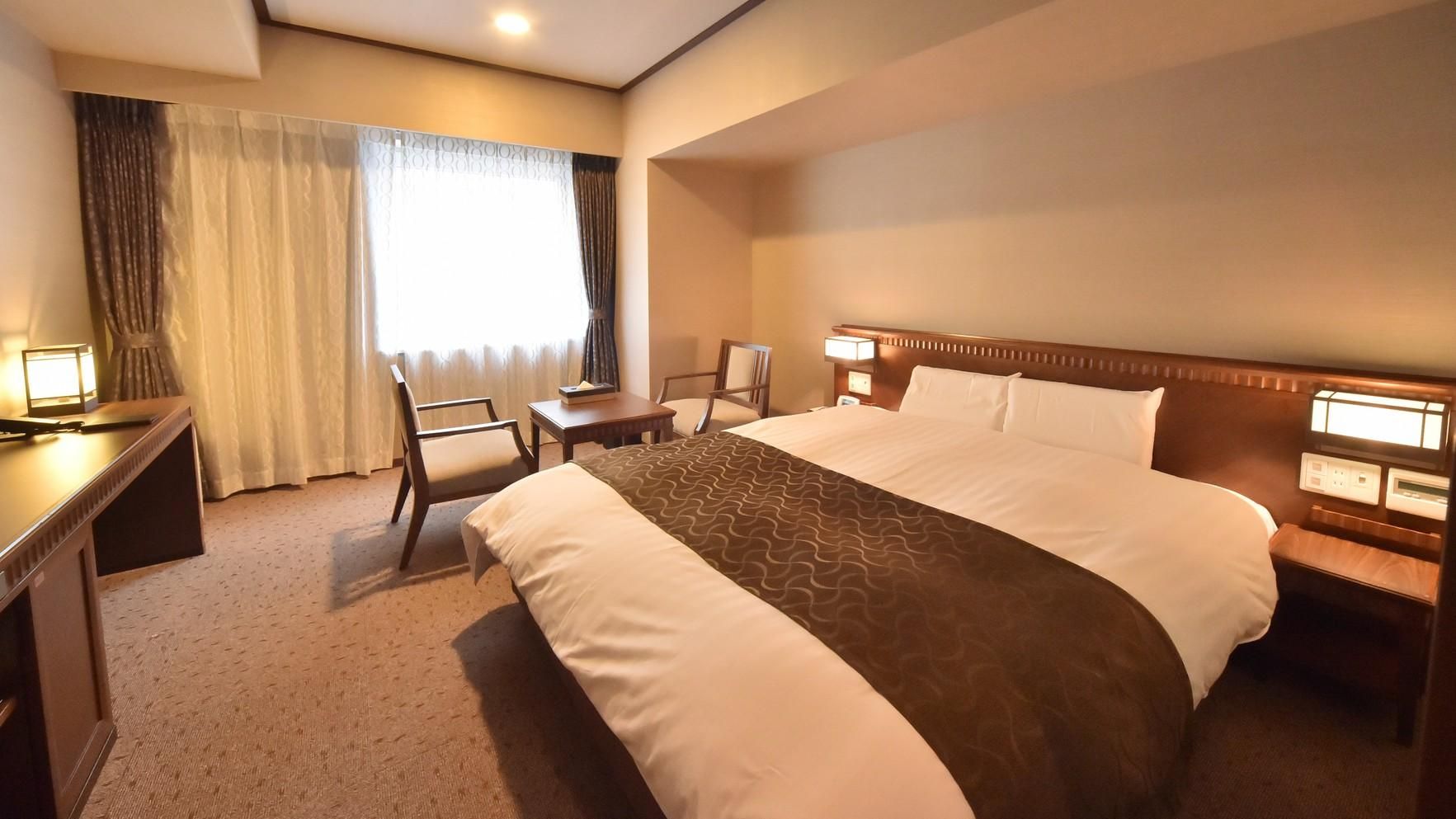 Queen Bedroom Non-Smoking
