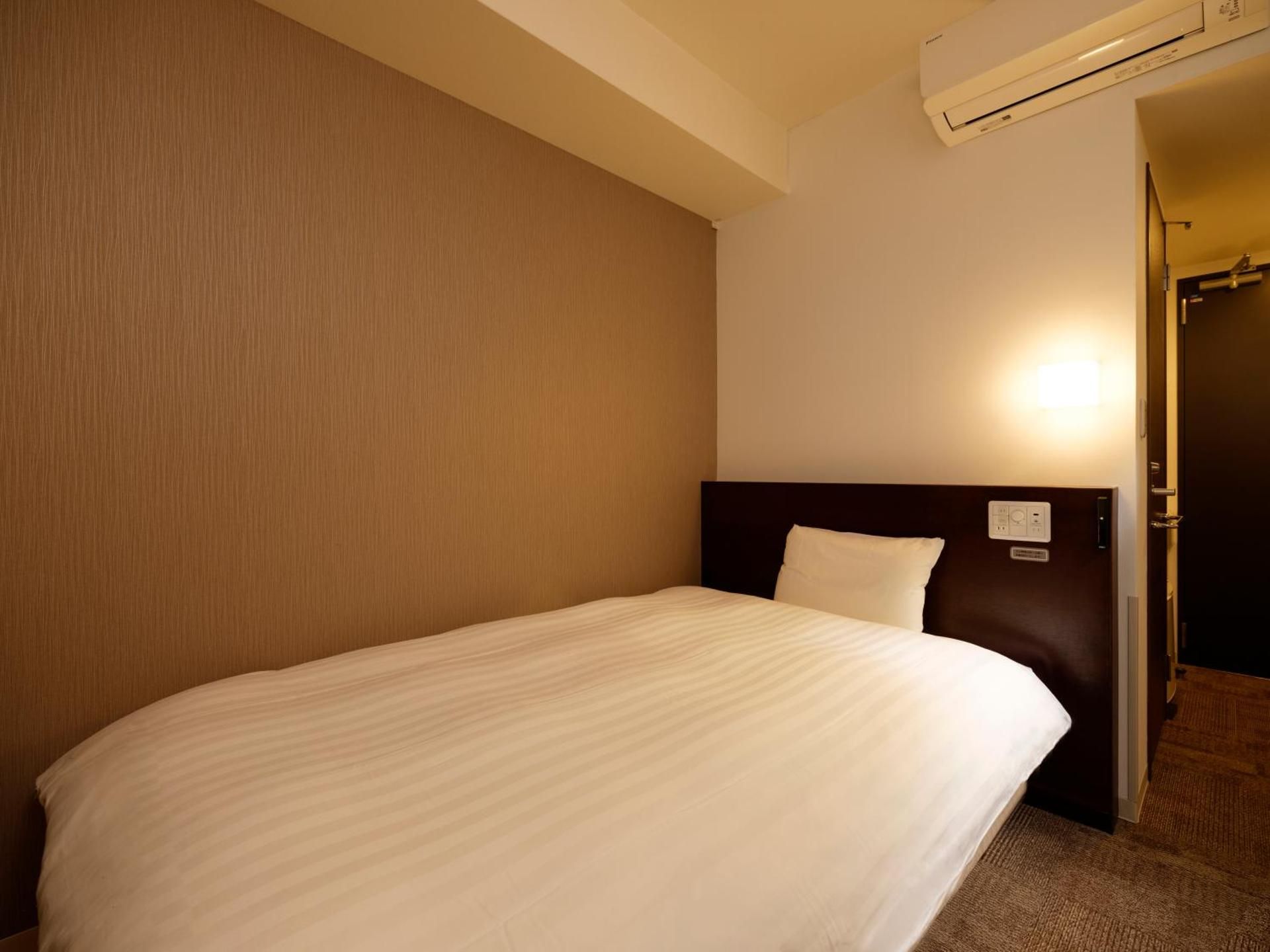 Economy Single Room with Shared Bathroom - Non-Smoking - No Daily Cleaning