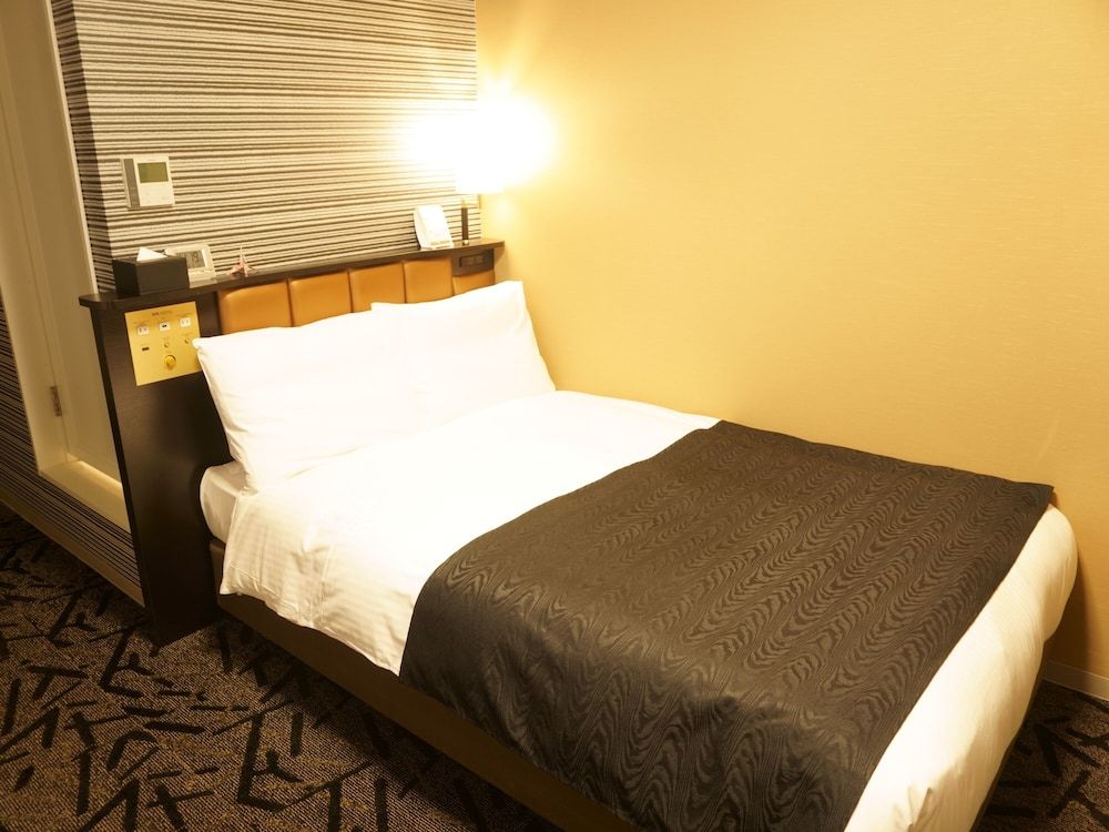 Semi Double Room, Smoking
