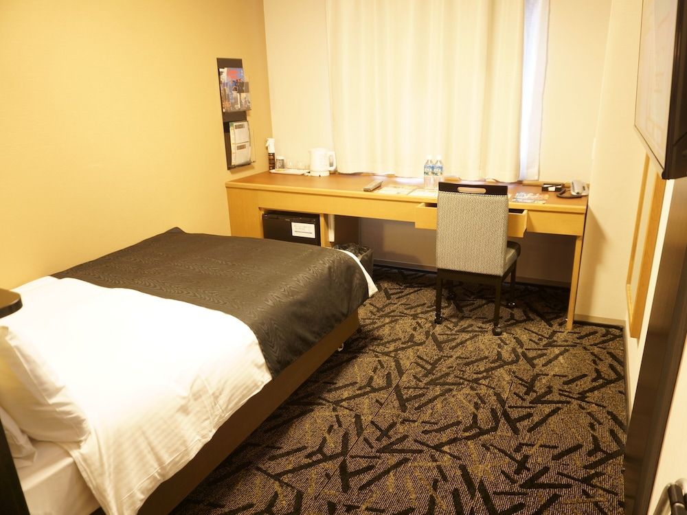 Semi Double Room, Smoking