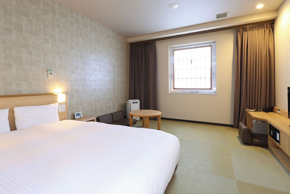 Japanese Style Queen Room (1 Queen Bed & 2 Futon), Non Smoking