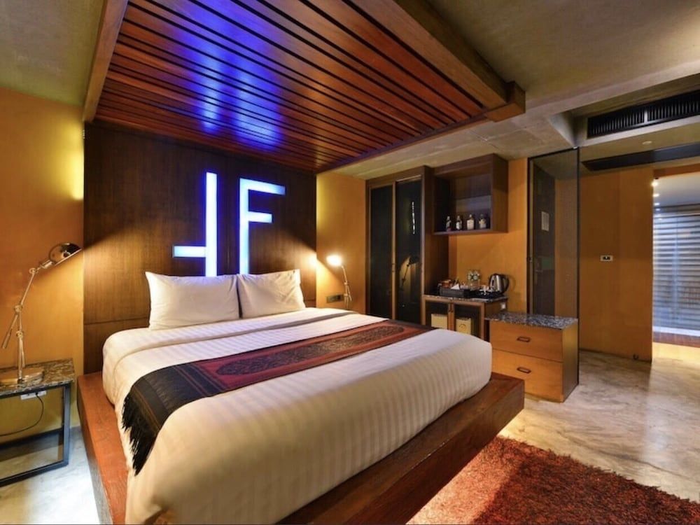 undefined The Fusion Suites 8