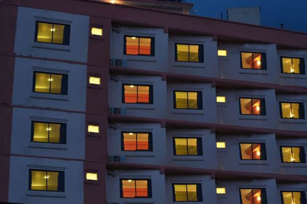 undefined Cascade Hotel 2