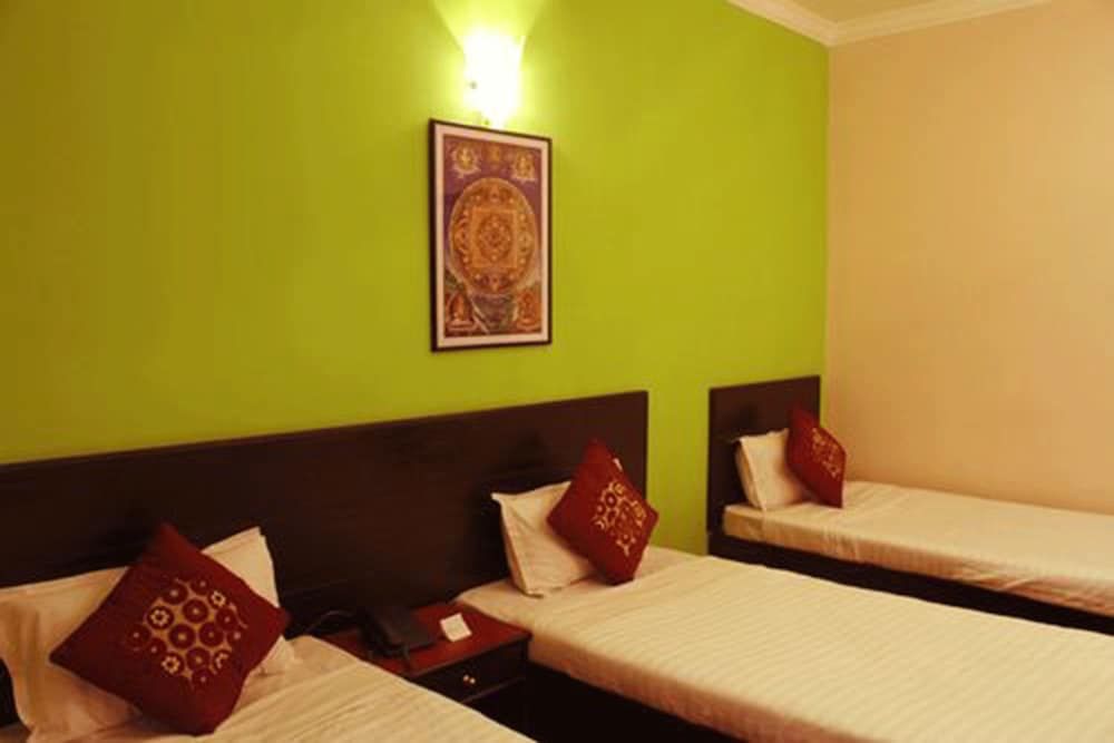 undefined Cascade Hotel 8