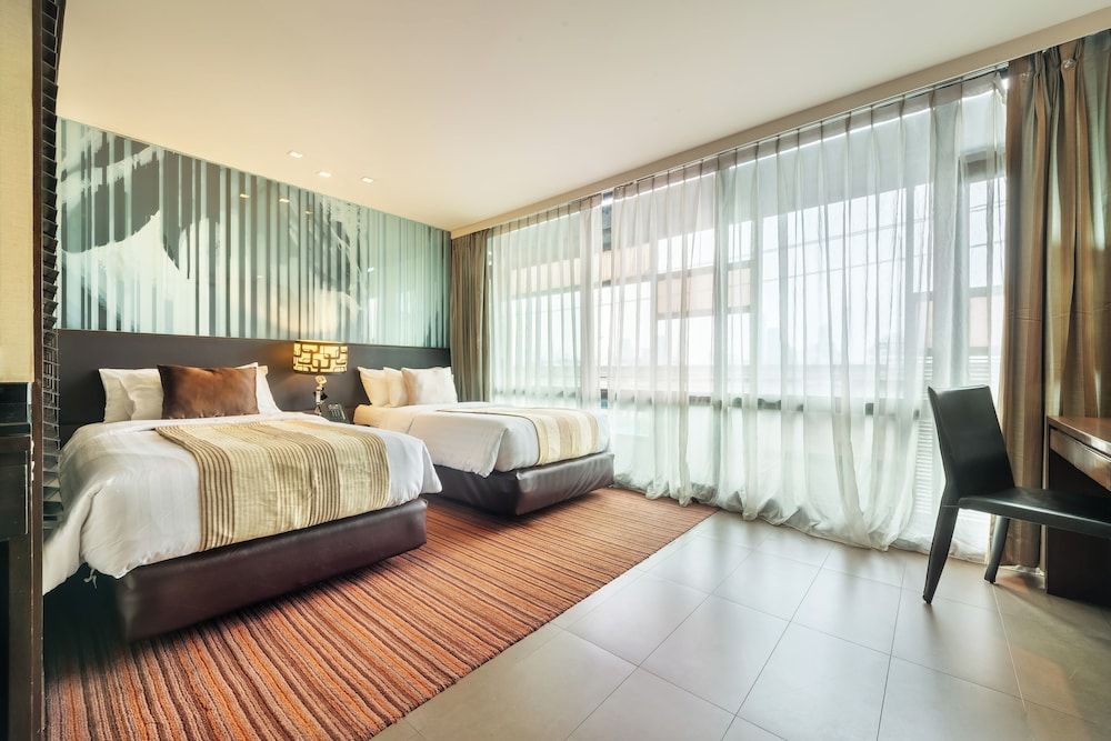 M2 de Bangkok Deluxe Room 8