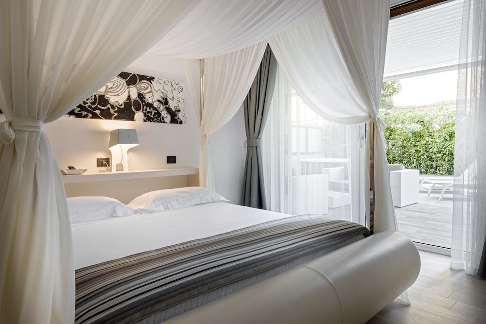 Luxury Suite, Hot Tub, Annex Building