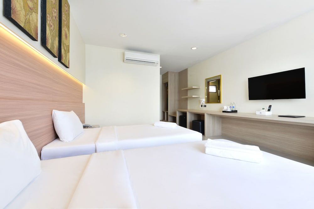 BS RESIDENCE Suvarnabhumi Deluxe Room, Pool View 2