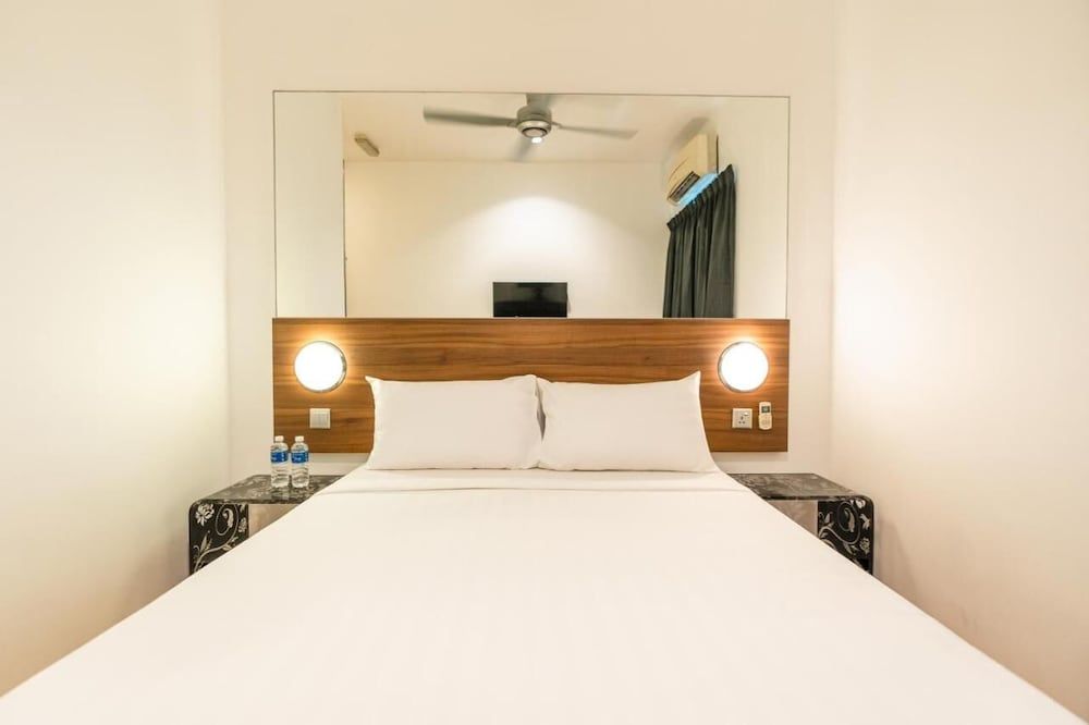 undefined Tune Hotel - Danga Bay, Johor 2