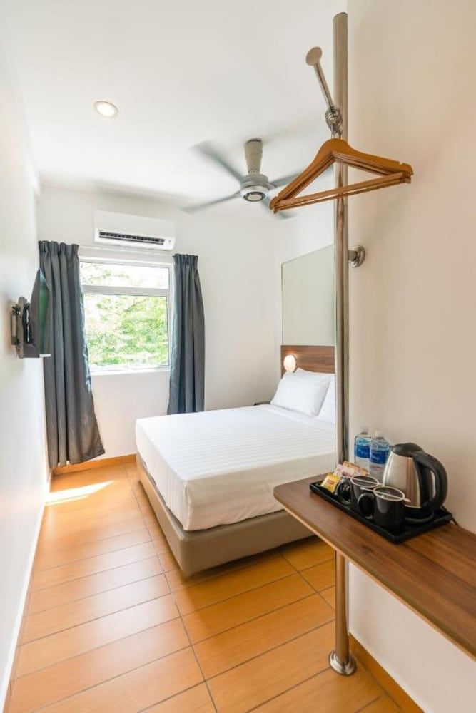 undefined Tune Hotel - Danga Bay, Johor 4