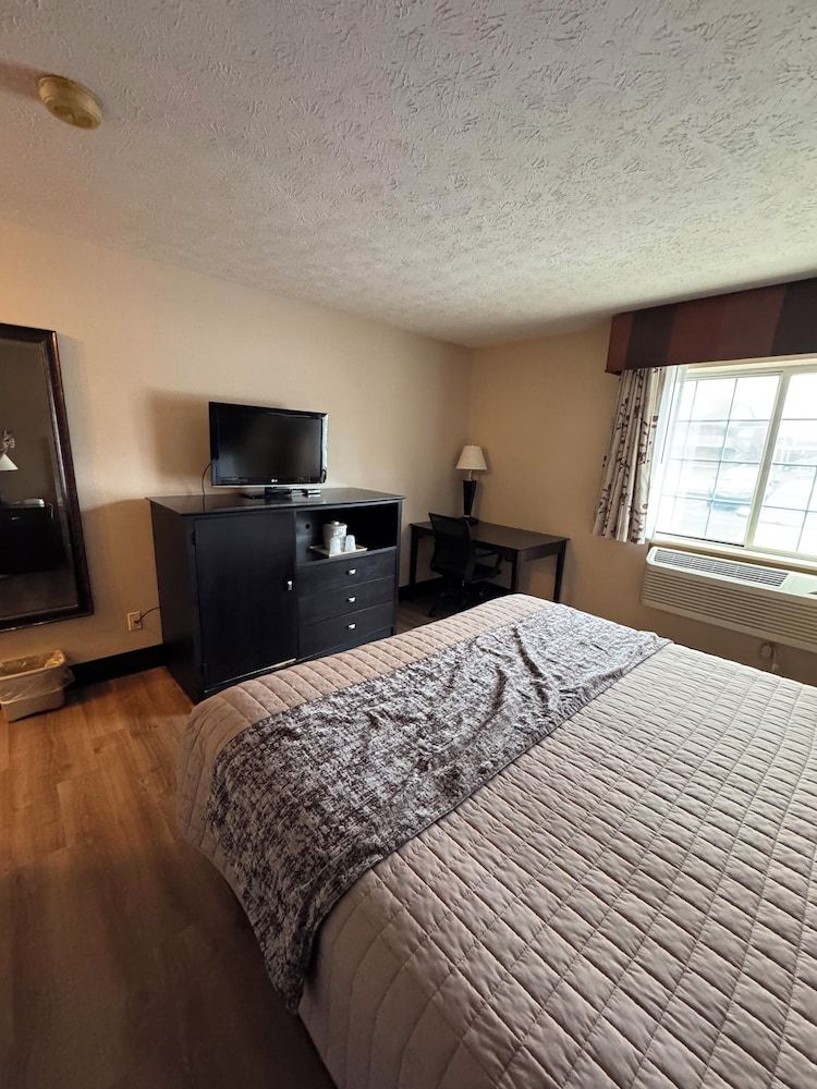 The Woodridge Inn Standard Room, 1 King Bed, Non Smoking 2