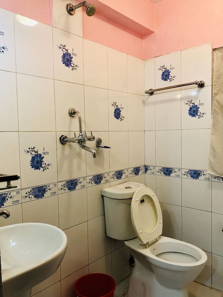 Backyard Hotel Standard Double or Twin Room 4