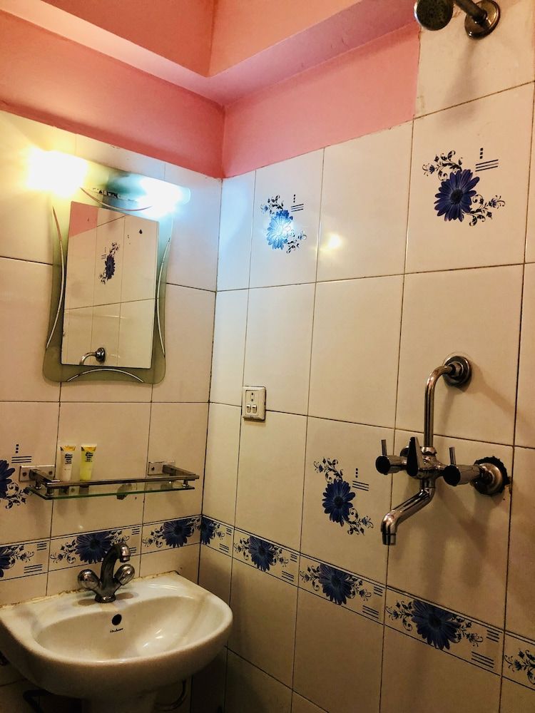 Backyard Hotel Standard Double or Twin Room 5