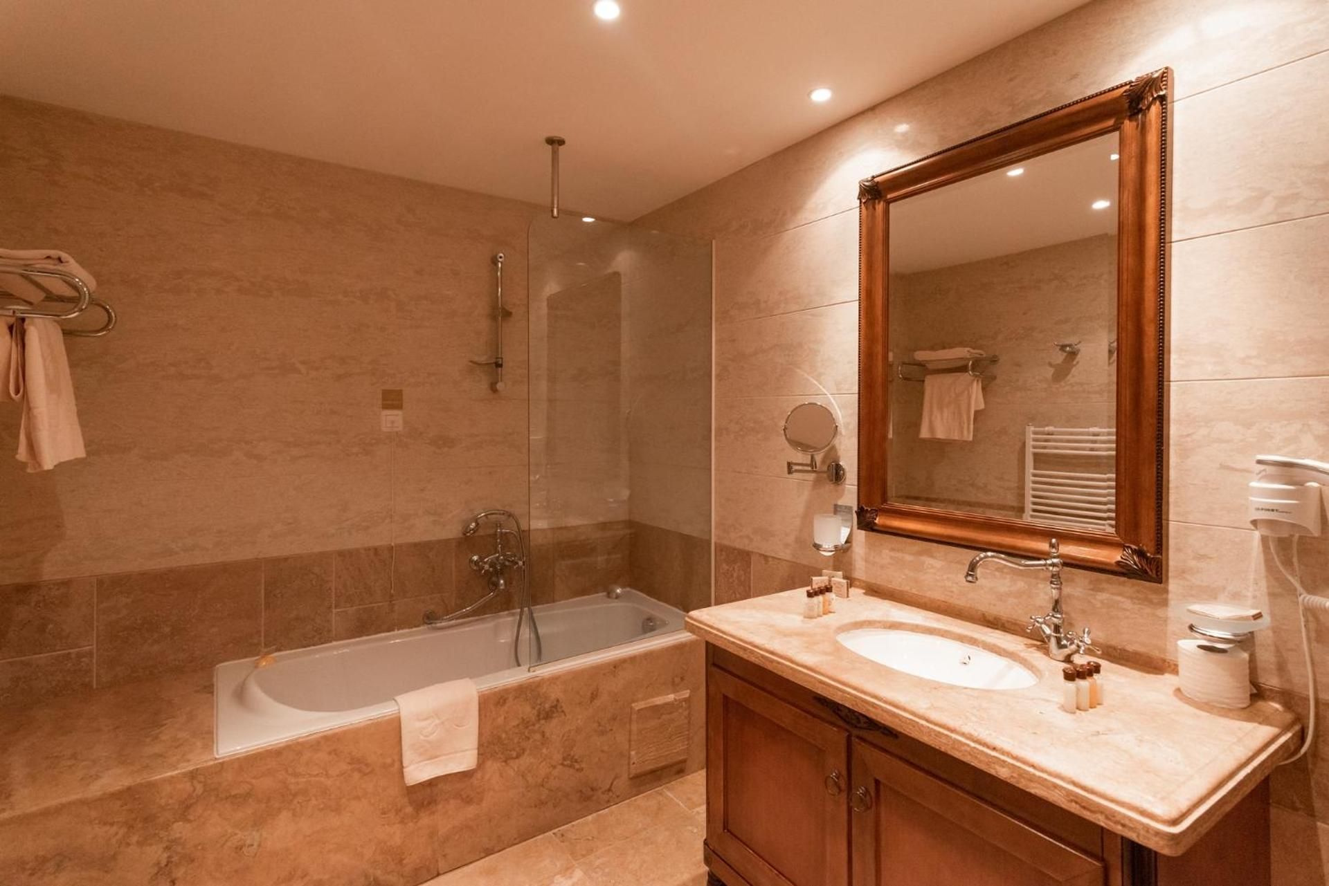 Festa Winter Palace Family Suite 5