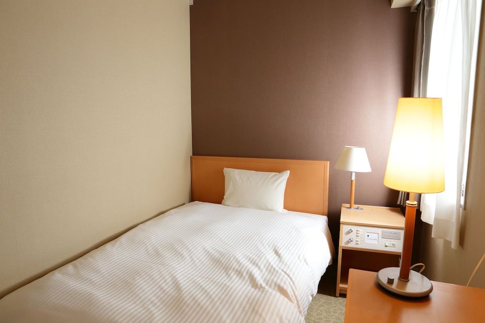 Single Room, Smoking