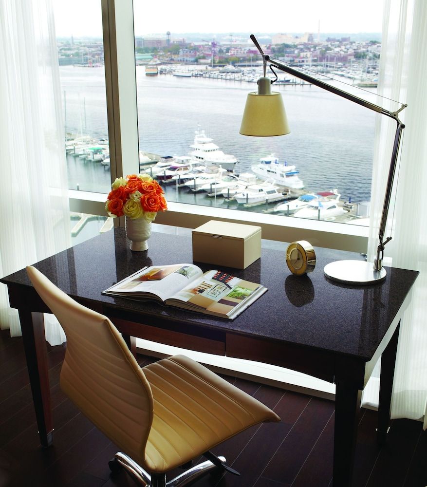 Four Seasons Hotel Baltimore Room, 1 King Bed, Harbor View 2