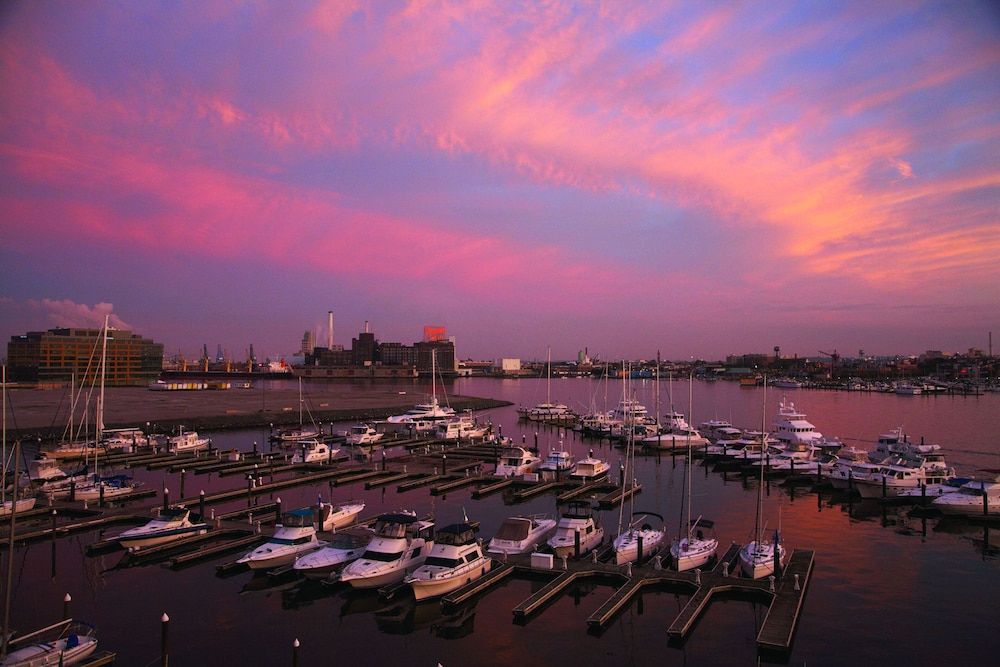 Four Seasons Hotel Baltimore Room, 1 King Bed, Harbor View 3