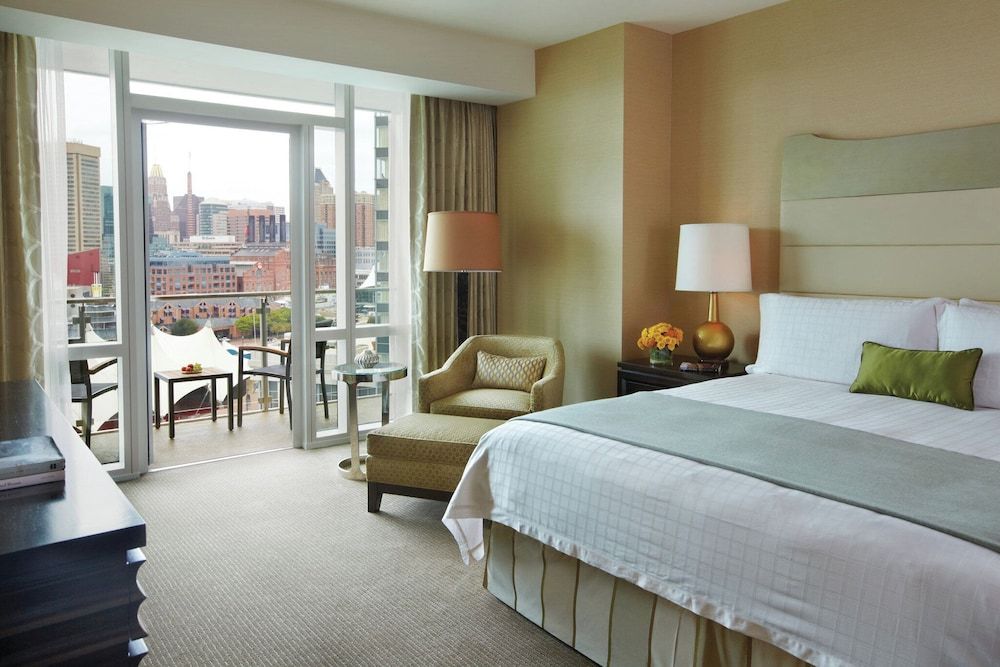 Four Seasons Hotel Baltimore Suite, 1 King Bed (Harbor) 6