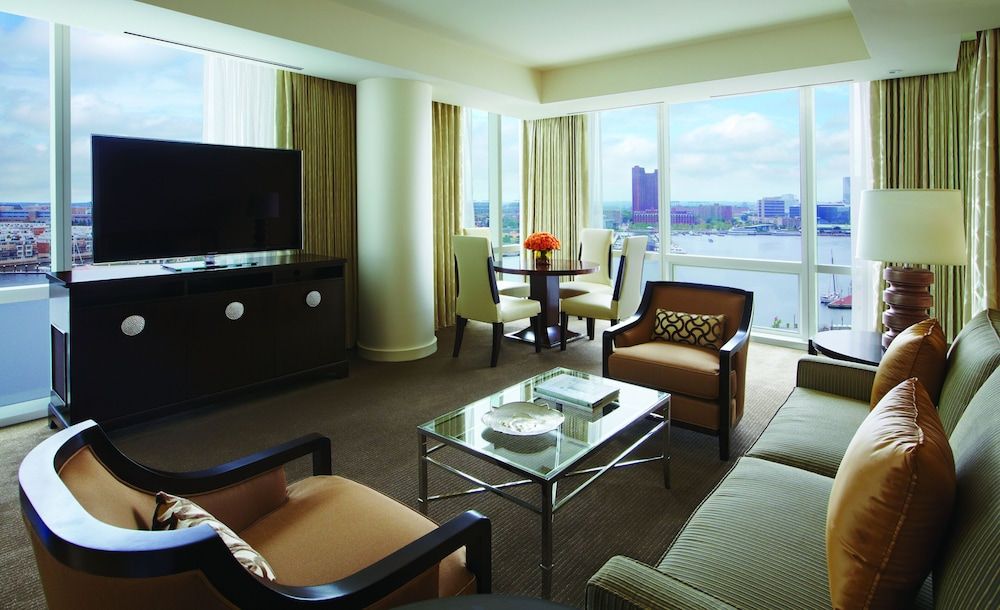 Four Seasons Hotel Baltimore Suite, 1 King Bed (Harbor) 3