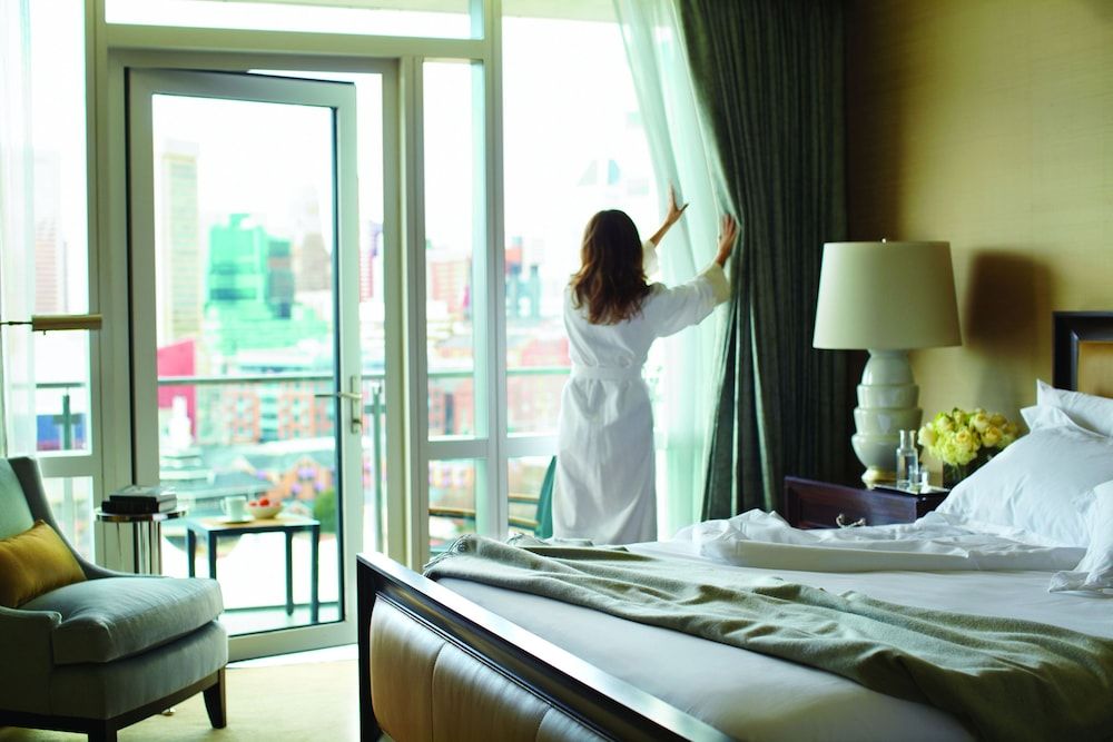 Four Seasons Hotel Baltimore Suite, 1 King Bed (Harbor) 2