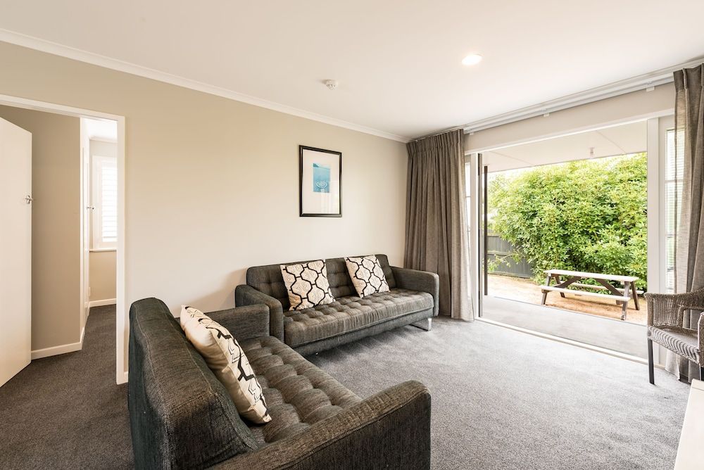 Suncourt Hotel & Conference Centre Three Bedroom Family Garden 9